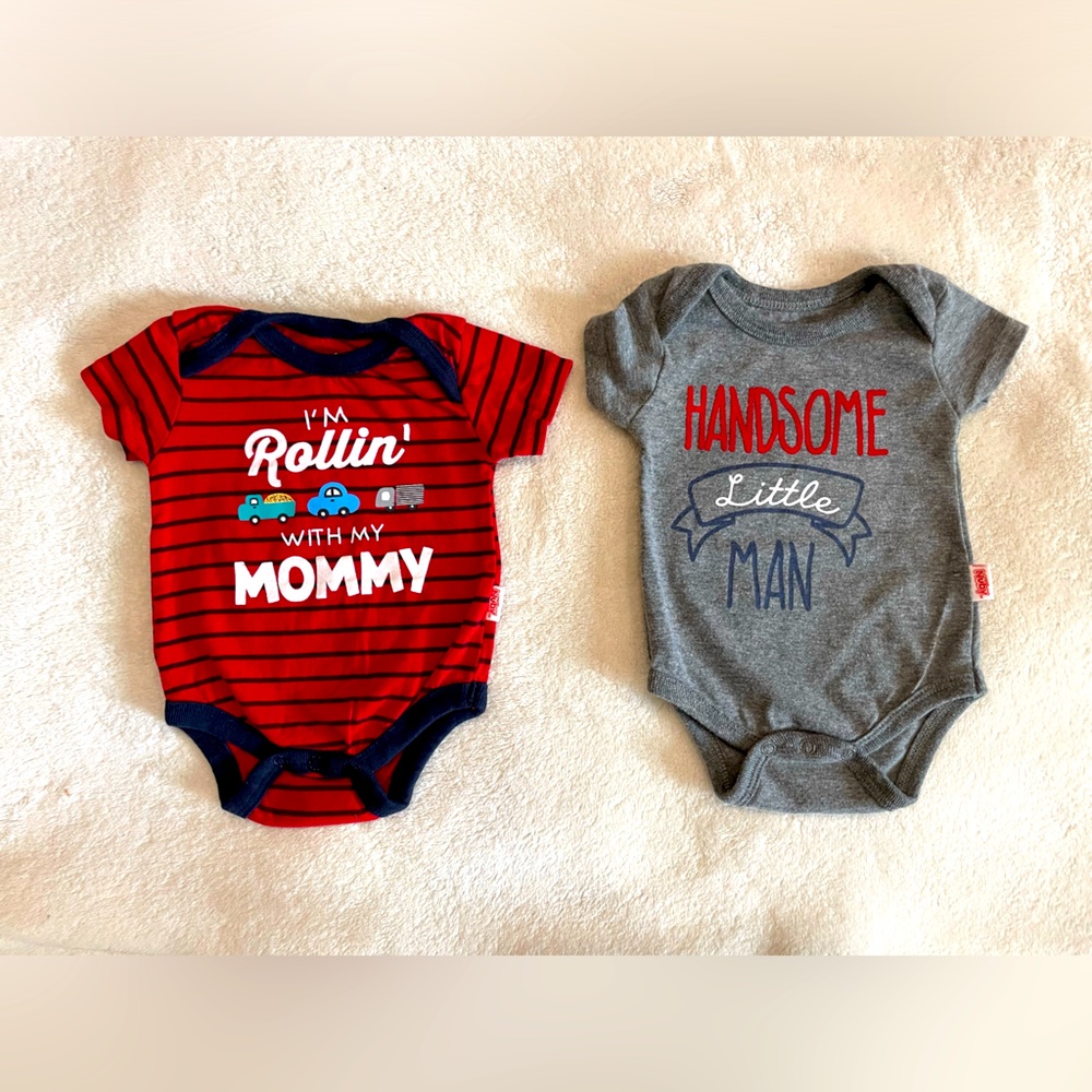 👶🏻 BUNDLED pair of short sleeved onesies size 0-3 MONTHS BY NUBY for baby boy!